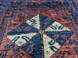 A worthy Baluch bag face. This is my favorite blue color. Good pile throughout with heavily corroded brown. A few small condition issues but nothing big. 2ft 6in x 2ft 8in or  ...