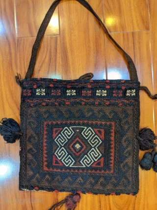 Antique Baluch chanteh in great condition. Soumak technique on the front with small silk highlights. Beautiful back. 33 x 35cm or 13" x 14"         