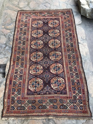 Wonderful animals at the top and bottom of this antique Baluch piece. 3'8" x 6'3".

Good condition.                 