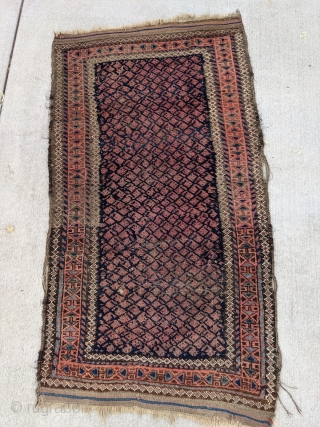 Beautiful boteh Baluch. Corroded brown, needs sides rewrapped. Soft wool.

5ft 1in x 2ft 11in or 155x89cm

Let me know if you'd like any additional photos.

Cheers.         