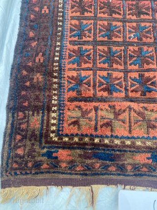 Nice old Baluch rug with wonderful abrash and good pile. 3"2" x 5'3" or 96 x 160cm                