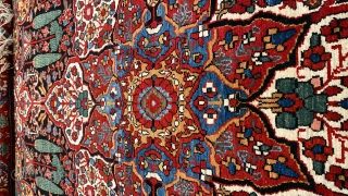 An important Bakhtiary Khan carpet signed: "Commissioned by Mister Soltan Morad Khan of Bakhtiary  1312”. Size 239 x 159, in very good condition.         