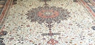 NO LONGER AVAILABLE! SOLD!  SOLD !

Hereke Silk rug
PURE SILK
Size: 5,40x3,65 meters (17.71´x 12´)
20th century approx. 40 yrs. old, perfect condition            