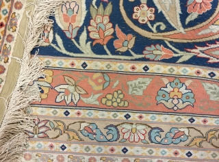 NO LONGER AVAILABLE! SOLD!  SOLD !

Hereke Silk rug
PURE SILK
Size: 5,40x3,65 meters (17.71´x 12´)
20th century approx. 40 yrs. old, perfect condition            