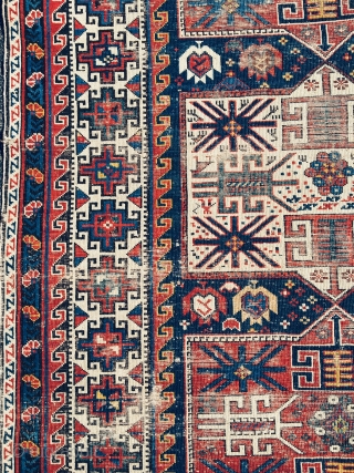 ANTIQUE  Caucasian  Shrivan Rug. 
8.9’ x 4´
2.7 m X 1.2 m

Attractive Memling motif  on white ground border. 
Good assortment of saturated colours, very clean, has been washed; no stains  ...