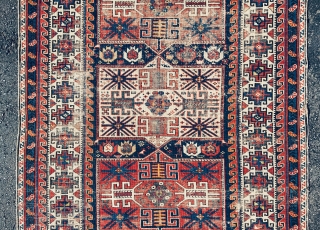 ANTIQUE  Caucasian  Shrivan Rug. 
8.9’ x 4´
2.7 m X 1.2 m

Attractive Memling motif  on white ground border. 
Good assortment of saturated colours, very clean, has been washed; no stains  ...