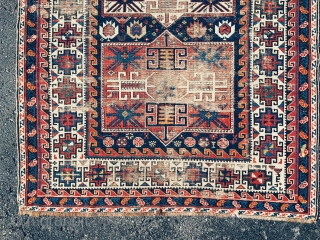 ANTIQUE  Caucasian  Shrivan Rug. 
8.9’ x 4´
2.7 m X 1.2 m

Attractive Memling motif  on white ground border. 
Good assortment of saturated colours, very clean, has been washed; no stains  ...