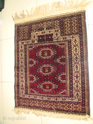 Rare, Early 20thCentury Turkmen Salyr/Salor "Namazlyk". Wool on Wool. 121cm x 93cm.
Near Excellent condition.                   