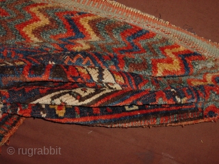 wonderful antique tribal jaff kurdiskh sanjabi, great natural colors, some small repiling  wonderful zigzag drawing, no stains

great size  114x82cm  3.8x2.7ft
          