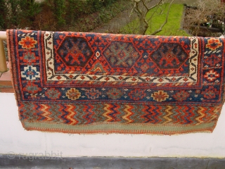 wonderful antique tribal jaff kurdiskh sanjabi, great natural colors, some small repiling  wonderful zigzag drawing, no stains

great size  114x82cm  3.8x2.7ft
          