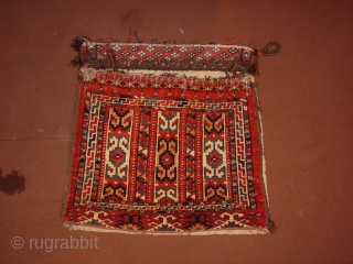 wonderful antique turkoman bag, complete, with wonderful natural colors, no stains, no repairs

56x53cm
1.9x1.8ft                    
