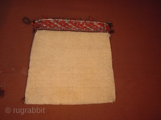 wonderful antique turkoman bag, complete, with wonderful natural colors, no stains, no repairs

56x53cm
1.9x1.8ft                    