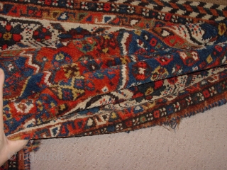 Antique qashqay , kashkuli, in wonderful undamaged condition, original selvedges and its decorations, and complete headends, great pile all over, no problems at all
115x166cm
3.8x5.5ft without the fringes      