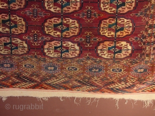 fabulous 1890 antique turkoman tekke bochara rug, winderful quality, flexible, great natural colors, complete, no repairs, great c0nditione. original kelimbeards, flat laying 

122x160cm
4.1x5.3ft          
