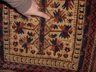 wonderful antique baluch prayer rug  , is has some small several repairs, due to old local mothbite, no stains, headends secured, flat lying
66x131cm
2.2x4.4ft         