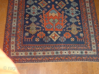 wonderful antique caucasian derbend rug , great pile, silky soft wool, wonderful natural colors, headends secured, all wool, no stains, no repairs, flat laying

115x155cm

3.8x5.2ft         