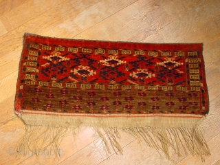 wonderfyl 19th century, small turkoman artefact, in great condition, only a tiny left lower corner repair, great natural colors

66x25cm  2.2x0.8ft without kelimpart and fringes        