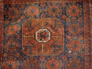 fabulous 1870 baluch bagface , some old mothbite, no holes, 2 small repairs with patches in lower righ corner, no stains, great kelim detail, great natual colors

88x85cm
3x2.8ft      