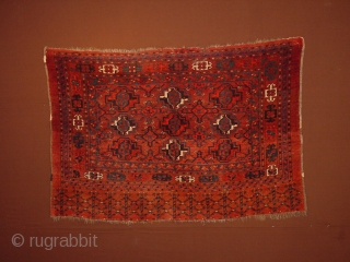 wonderful antique 1880? turkoman ersari chuwal, three small repairs, see photos, wonderful natural colors, fairly great pile, great natural colors, black, blue , green, red, etc no stains, wonderful soft silky wool
140x94cm
4.7x3.1ft 