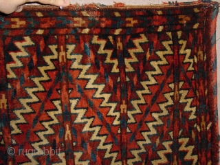 okbash yomut, great condition 1880/1870, wonderful natural colors, one very tiny irregularity at headend, no repairs
45x64cm
1.5x2.1ft without the tassels              