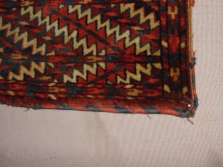 okbash yomut, great condition 1880/1870, wonderful natural colors, one very tiny irregularity at headend, no repairs
45x64cm
1.5x2.1ft without the tassels              