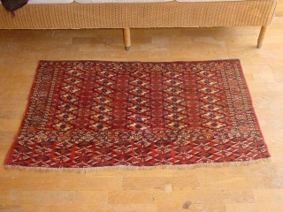 wonderful super fine 19th century turkoman chuwal, one square inch repiling, wonderful natural colors, not washed yet, silky feeling wool

126x75cm
4.2x2.5ft

             