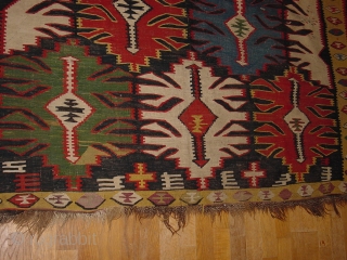 wonderful 1880 ANTIQUE KUBA CAUCASIAN KILIM FLATWEAVE wonderful natural colors, some small tiny damages, no stains, great size
173 x 325cm

5.8x10.8ft             