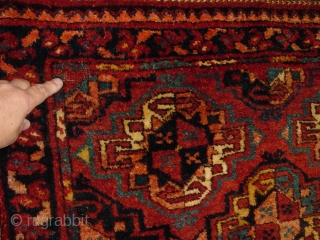 antique turkoman ersari weddingrug, small repairin kelimbeard with light blue colored wool, two spots of low pile, further great pile!!!, no repairs, soft silky felling wool, flat laying, great original selvedges
107x145cm
3.6x4.8ft  
