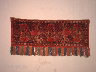 wonderful turkoman piece, in great condition, 1880? small tiny, tiny upper rightcorner repair, no stains, fabulous natural colors, original fringes
130x45cm
4.3x1.5ft without fringes           