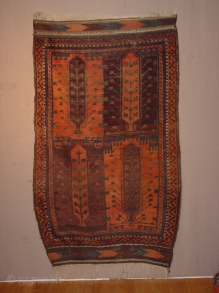 collectors baluch, fabulous drawing, great kelimbeards, wonderful natural colors, ith has some small reweavings, bigfingertip size) no stains, great selvedges
120x194cm
4x6.5ft             