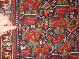 wonderful fine, antique 1880 kamseh, square small rug, some old mothbite, a few less than fingertip holes, no stains, superbe all natural colors

87x87cm
2.9x2.9ft          