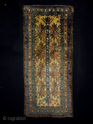 Belouch Balisth
Size: 46x107cm (1.5x3.6ft)
Natural colors, glossy wool, made in circa 1910/20, there old repairs at the corners                