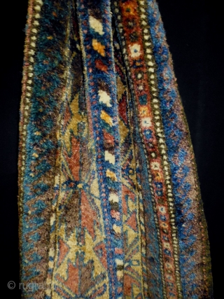 Belouch Balisth
Size: 46x107cm (1.5x3.6ft)
Natural colors, glossy wool, made in circa 1910/20, there old repairs at the corners                