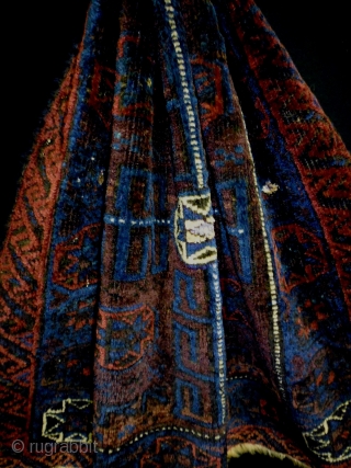 Belouch Bagface
Size: 61x58cm (2.0x1.9ft)
Natural colors, there is silk                         