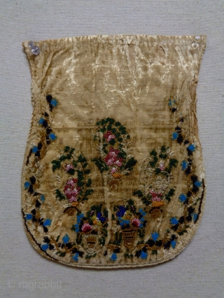 19th Century Persian Wallet
Size: 20x25cm                            