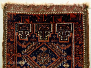 Salar Kahni Baluch
Size: 45x87cm (1.5x2.9ft)
Natural colors, full pile, made in circa 1910                     