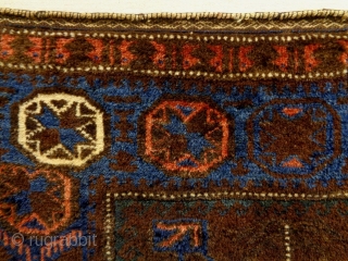 19th Century Baluch Bagface
Size: 84x70cm
Natural colors, the green color is oxidation                      