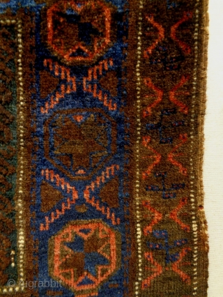 19th Century Baluch Bagface
Size: 84x70cm
Natural colors, the green color is oxidation                      