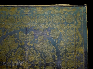 17th Century Chinese Textile
Size: 98x94cm (3.3x3.1ft)
Natural colors                          