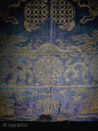 17th Century Chinese Textile
Size: 98x94cm (3.3x3.1ft)
Natural colors                          