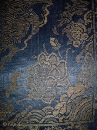 17th Century Chinese Textile
Size: 98x94cm (3.3x3.1ft)
Natural colors                          