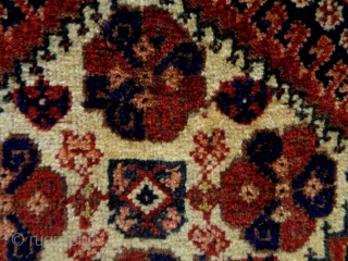 Luri/Qasqhay Bagface
Size: 62x60cm
Natural colors, made in circa 1910                         