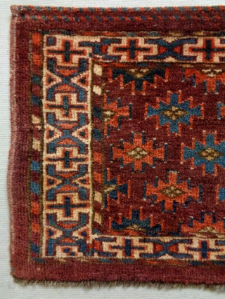 Turkmen Torba
Size: 74x23cm
Natural colors (except the weft at the top headend is not natural), made in circa 1910               