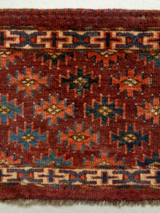 Turkmen Torba
Size: 74x23cm
Natural colors (except the weft at the top headend is not natural), made in circa 1910               