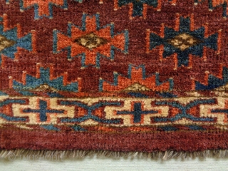 Turkmen Torba
Size: 74x23cm
Natural colors (except the weft at the top headend is not natural), made in circa 1910               
