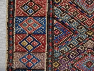 19th Century antolian Soumakh Bagface
Size: 47x47cm
Natural colors, there are three small holes                     