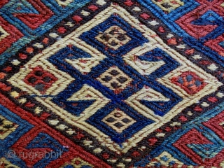 19th Century trebal jaf Soumakh Bagface
Size: 52x53cm
Natural colors                         