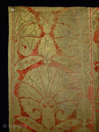 17th Century Ottoman Velvet Fragment
Size: 66x126cm (2.2x4.2ft)
Natural colors                         