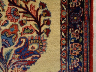Very Fine Persian small rug
Size: 53x64cm
Natural colors, made in circa 1910/20                      