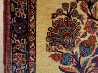 Very Fine Persian small rug
Size: 53x64cm
Natural colors, made in circa 1910/20                      